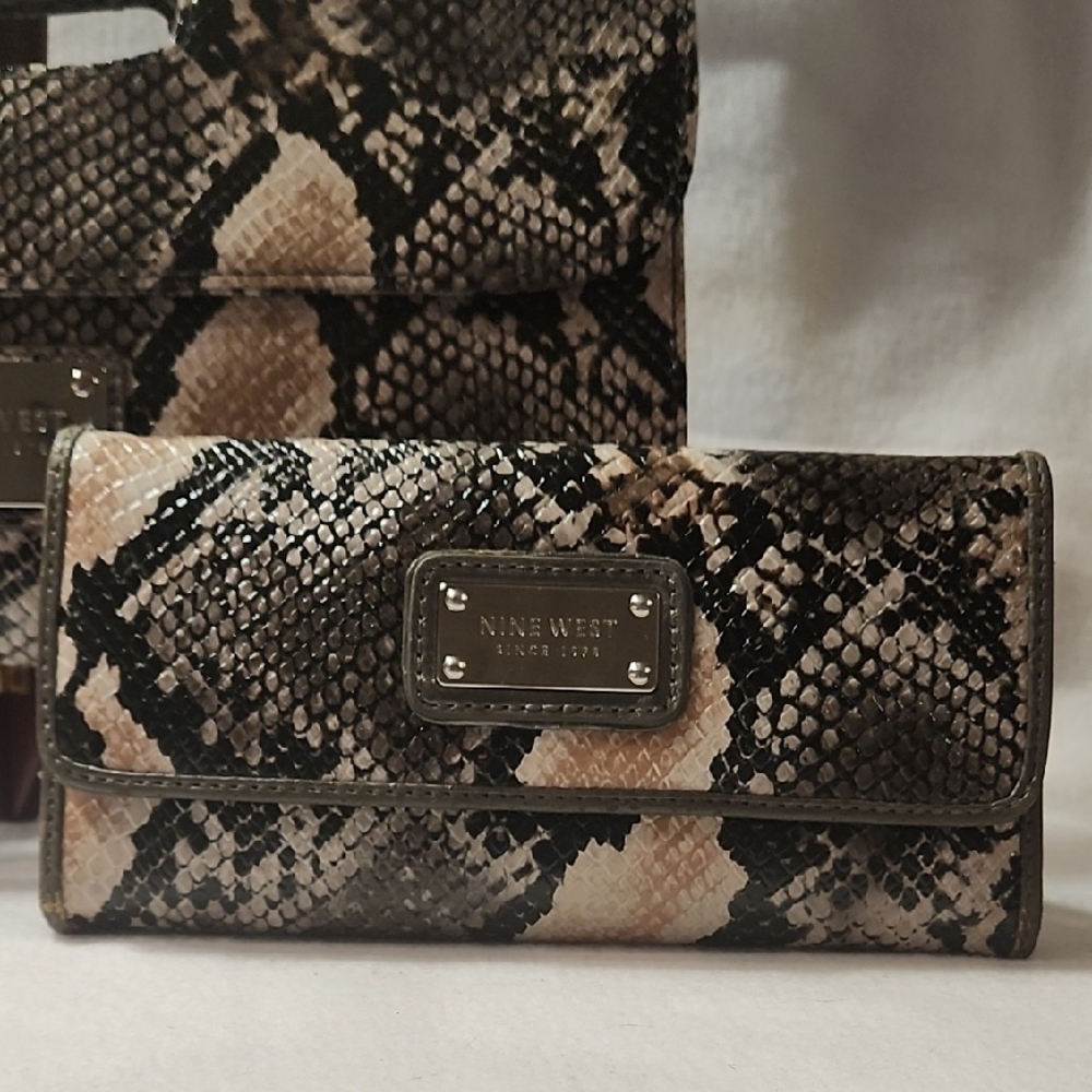 Nine West Snakeskin Pattern Flap Over Clutch and Wallet Set CLEARANCE - Picture 3 of 16